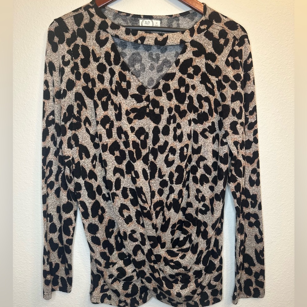 Leopard Print Long Sleeve V-Neck Top | Size Medium